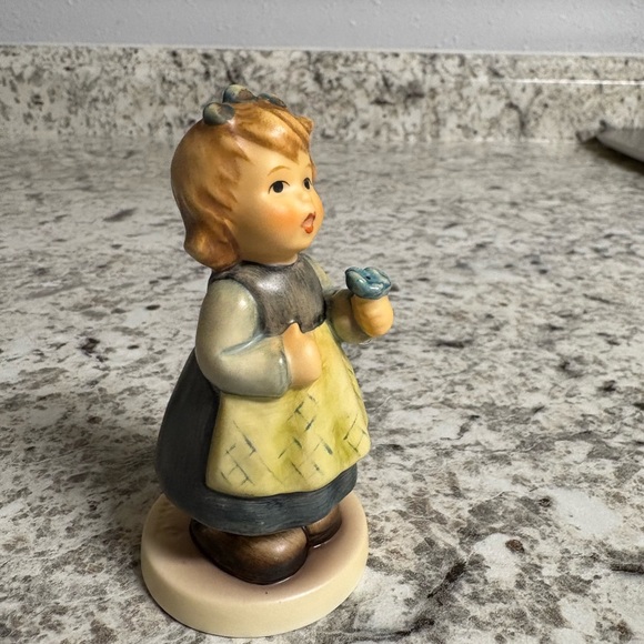 Hummel Figurine 761 For You 9cm. Excellent Condition - Picture 4 of 6